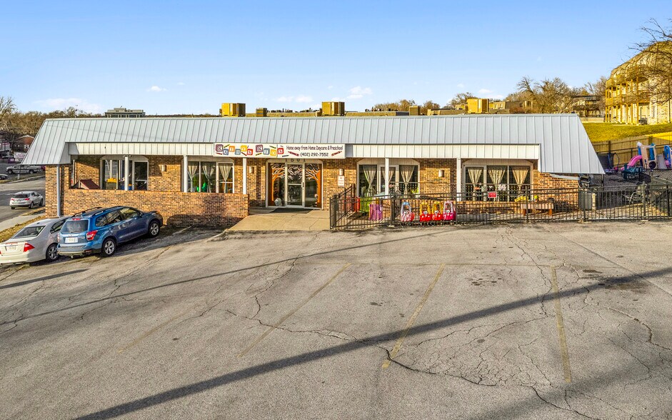 1505 Galvin Rd S, Bellevue, NE à vendre - Photo principale – Image 1 sur 5