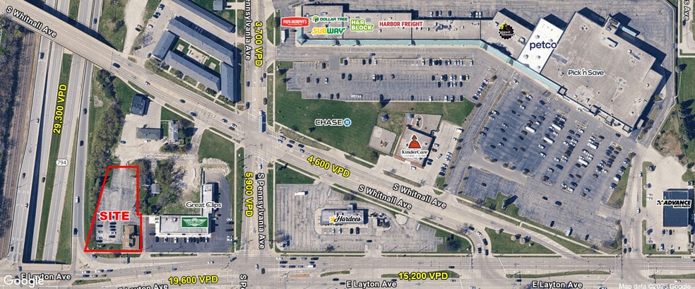 2224 Layton Ave, Saint Francis, WI à vendre - Photo principale – Image 1 sur 1