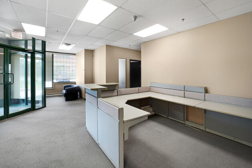 115-117 Boul Brunswick, Pointe-claire, QC à louer - Photo de l’immeuble – Image 3 sur 12