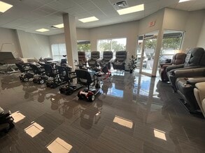 1249 Stirling Rd, Dania Beach, FL à louer Photo intérieure– Image 2 sur 9