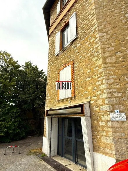 Local d’activités dans Toulon à louer - Photo de l’immeuble – Image 2 sur 20