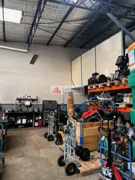 Local d’activités dans Nîmes à louer - Photo intérieure – Image 2 sur 3