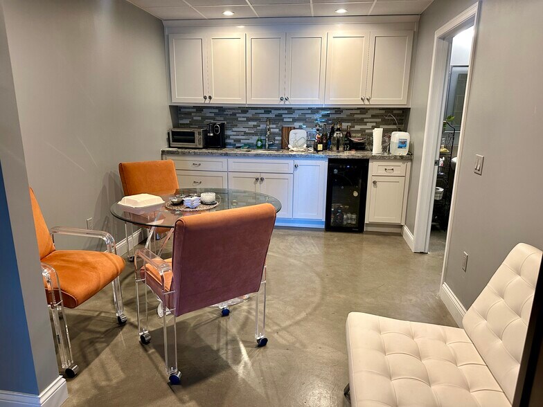 301 Mission Ave, Oceanside, CA à louer - Photo intérieure – Image 3 sur 21
