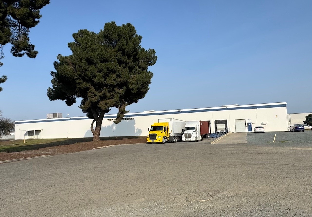 700 E Continental Ave, Tulare, CA à louer Photo intérieure– Image 1 sur 8