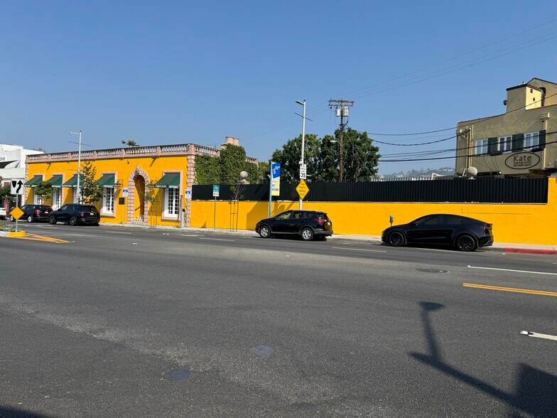 8435 Melrose Ave, West Hollywood, CA à vendre - Photo de l’immeuble – Image 1 sur 11