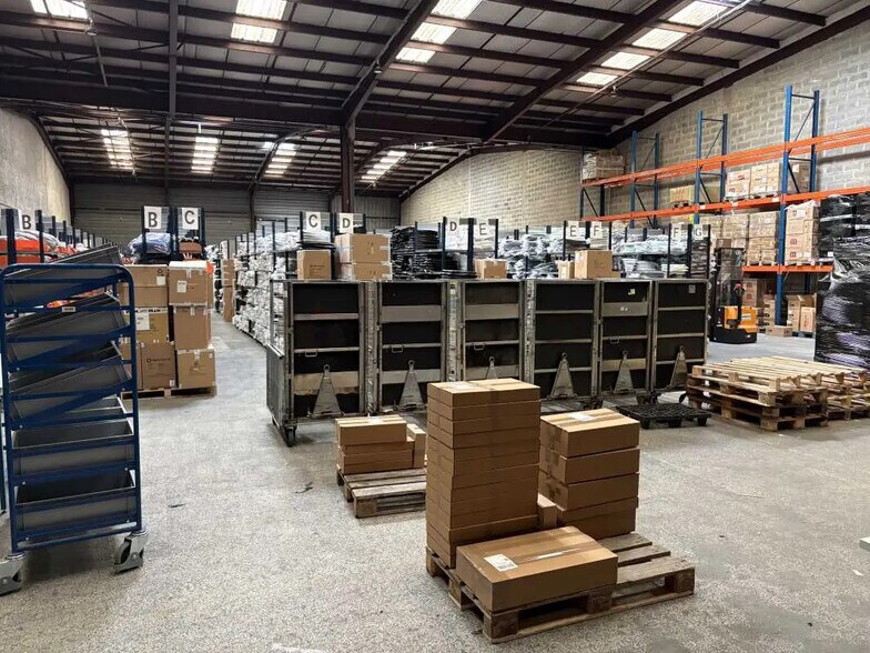 Local d’activités dans Genas à louer - Photo intérieure – Image 3 sur 8