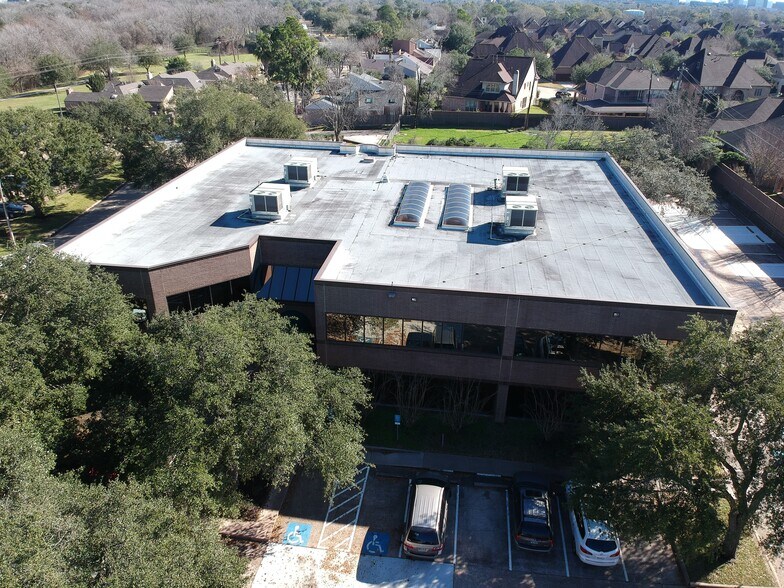 14515 Briarhills Pkwy, Houston, TX à louer - Photo de l’immeuble – Image 2 sur 13