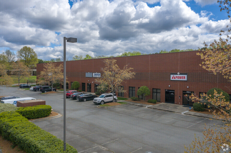 9800 Twin Lakes Pkwy, Charlotte, NC à louer - Photo principale – Image 1 sur 7