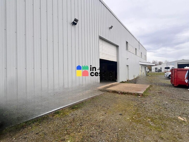 Local d’activités dans Bouloire à louer - Photo de l’immeuble – Image 3 sur 13