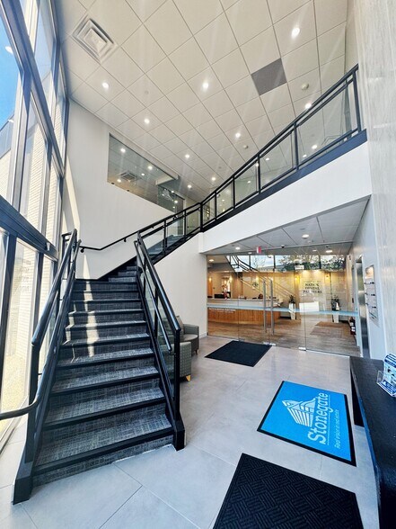 235 W Central St, Natick, MA à louer - Photo de l’immeuble – Image 3 sur 7