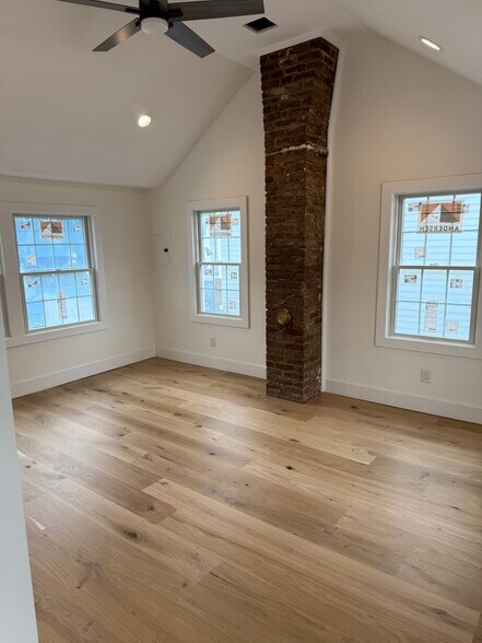 775 River Rd, Fair Haven, NJ à louer - Photo intérieure – Image 2 sur 10