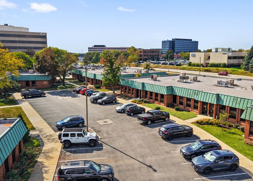 1323 Butterfield Rd, Downers Grove, IL à louer - Photo de l’immeuble – Image 2 sur 12