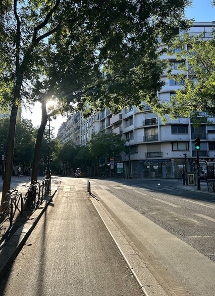 33 Rue D'Alesia, Paris à louer - Photo de l’immeuble – Image 2 sur 10