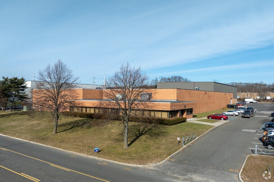100 Wireless Blvd, Hauppauge, NY à louer - Photo de l’immeuble – Image 3 sur 10