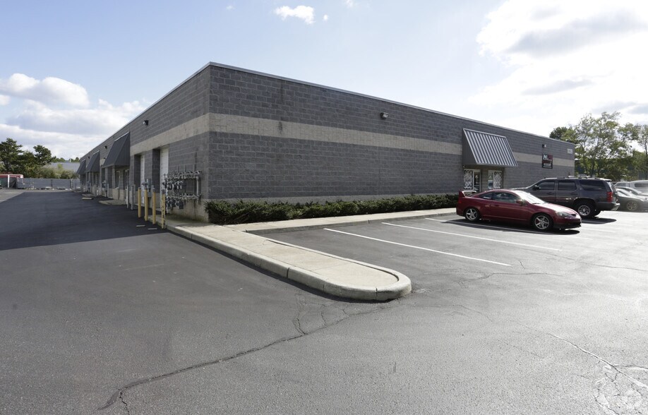 1139 Station Rd, Medford, NY à louer - Photo de l’immeuble – Image 3 sur 3