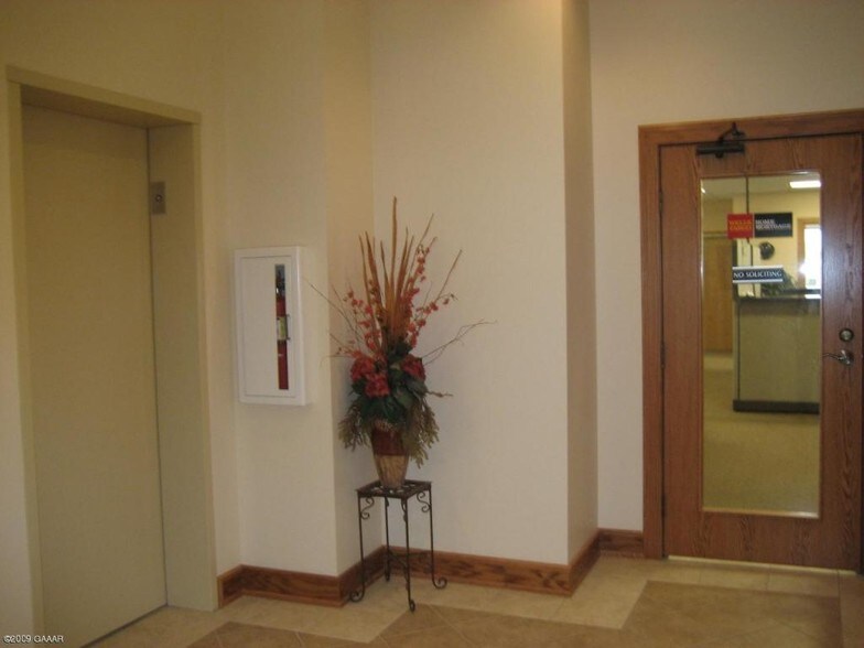 324 Broadway St, Alexandria, MN à louer - Photo de l’immeuble – Image 3 sur 6