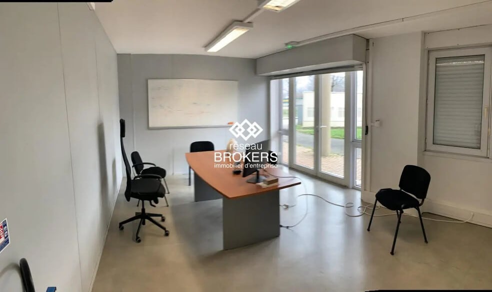 Bureau dans Eybens à louer - Photo de l’immeuble – Image 2 sur 7