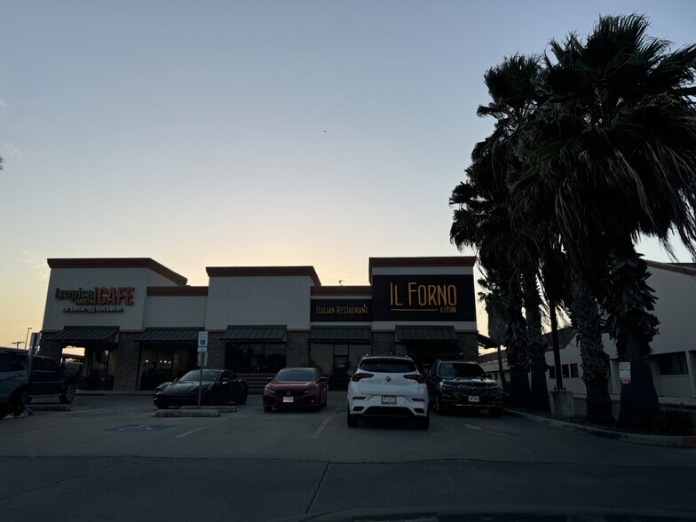 3817 N 10th St, McAllen, TX à louer - Photo de l’immeuble – Image 2 sur 8