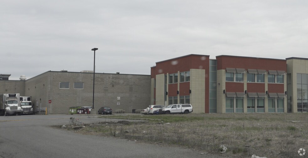 296-300 Voie De La Desserte, Saint-Constant, QC à louer - Photo de l’immeuble – Image 1 sur 3