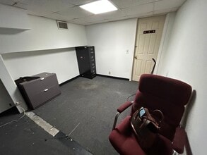 2568-2570 Hempstead Tpke, East Meadow, NY à louer Photo intérieure– Image 2 sur 3