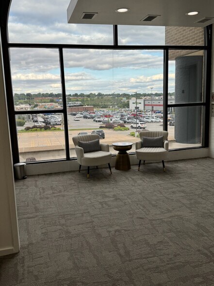 14545 W Center Rd, Omaha, NE à louer - Photo intérieure – Image 3 sur 12
