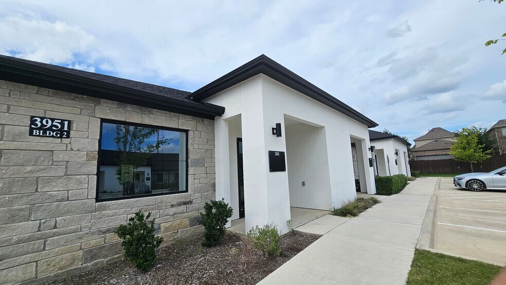 3951 Alma Rd, McKinney, TX à louer - Photo principale – Image 1 sur 14