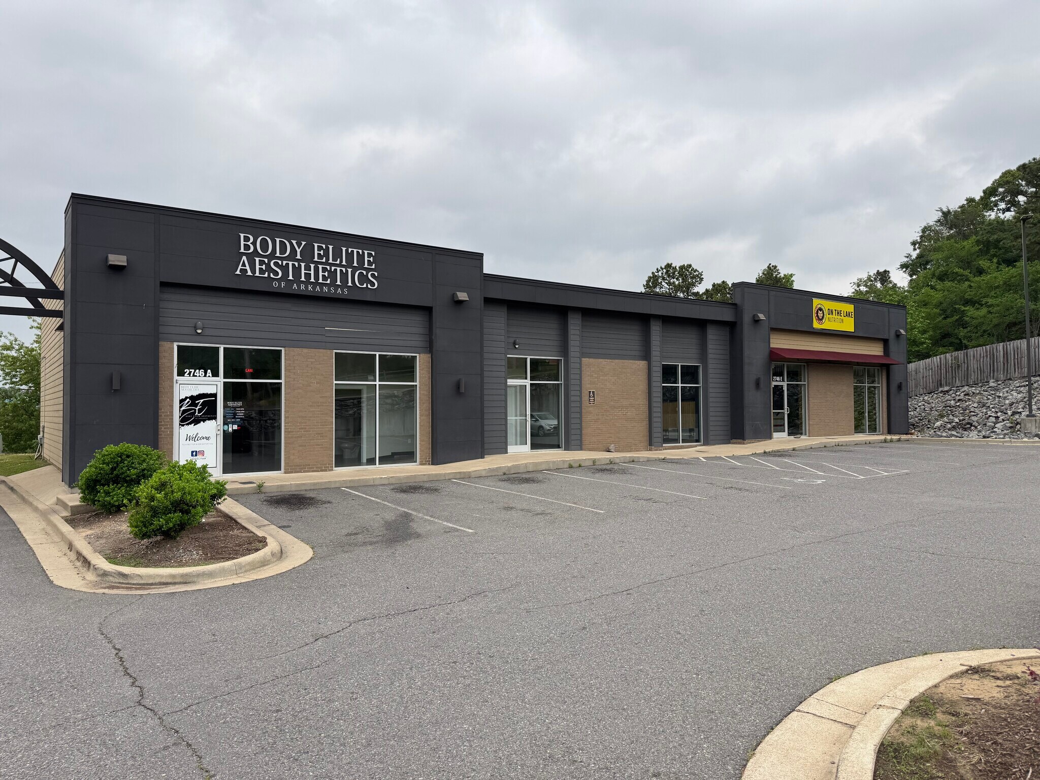 2744 Albert Pike Rd, Hot Springs, AR à louer Photo de l’immeuble– Image 1 sur 21