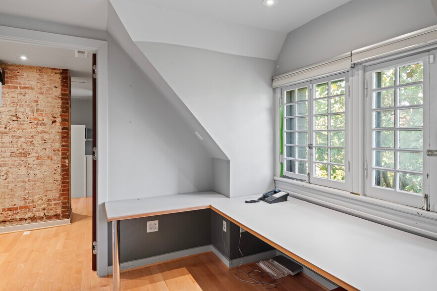 1526 New Hampshire Ave NW, Washington, DC à louer - Photo de l’immeuble – Image 3 sur 34