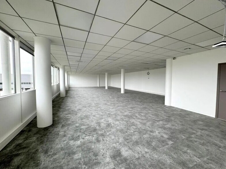 Bureau dans Argenteuil à louer - Photo de l’immeuble – Image 2 sur 21
