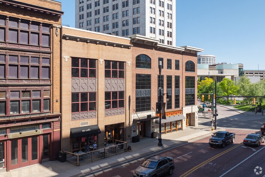 180 Monroe Ave NW, Grand Rapids, MI à louer - Photo de l’immeuble – Image 3 sur 4