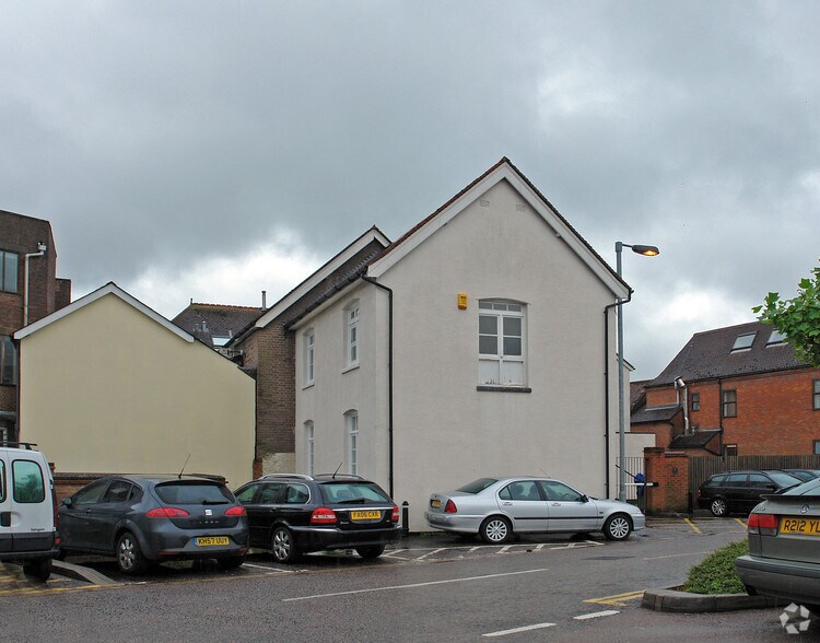 High St, Chesham à louer - Photo de l’immeuble – Image 3 sur 4