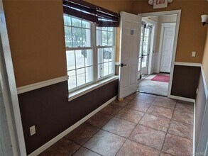 2395 Ocean Ave, Ronkonkoma, NY à louer Photo intérieure– Image 1 sur 11