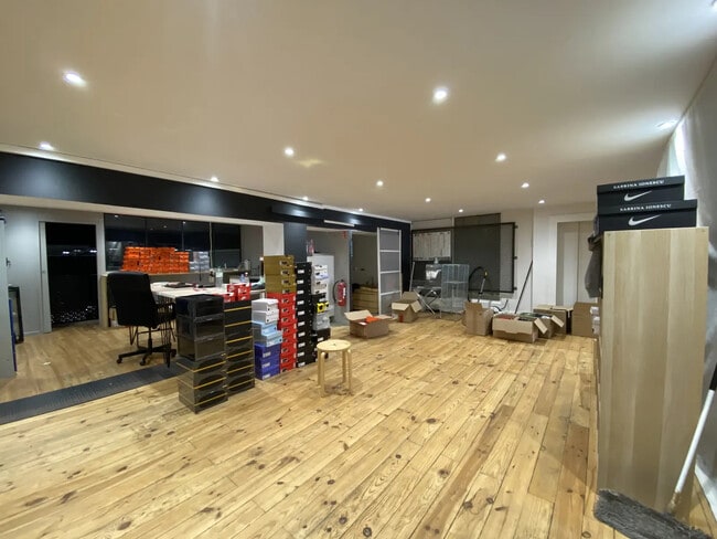 Plus de détails pour Local commercial à louer