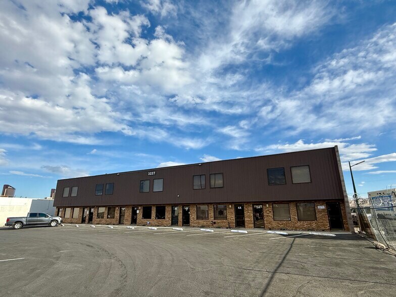 3227 Meade Ave, Las Vegas, NV à louer - Photo de l’immeuble – Image 2 sur 6