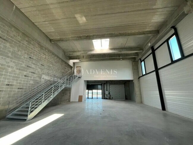 Plus de détails pour Local d'activités à louer