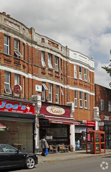 W7 Hanwell Broadway, Londres à louer - Photo de l’immeuble – Image 2 sur 2