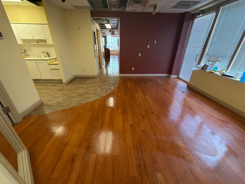 1142 Carling Ave, Ottawa, ON à louer - Photo de l’immeuble – Image 3 sur 8