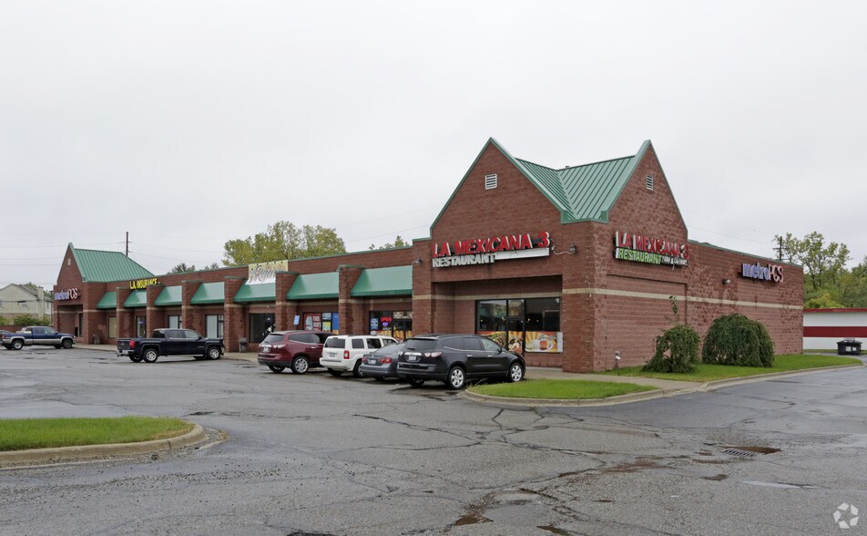 1602-1648 N Perry St, Pontiac, MI à louer - Photo de l’immeuble – Image 2 sur 24
