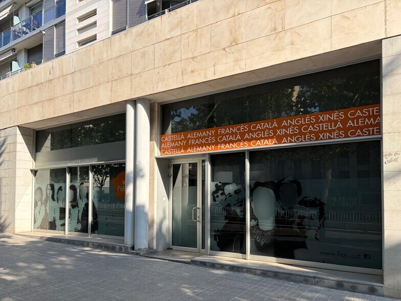 Immeuble residentiel dans Sabadell, Barcelona à vendre - Photo de l’immeuble – Image 2 sur 4