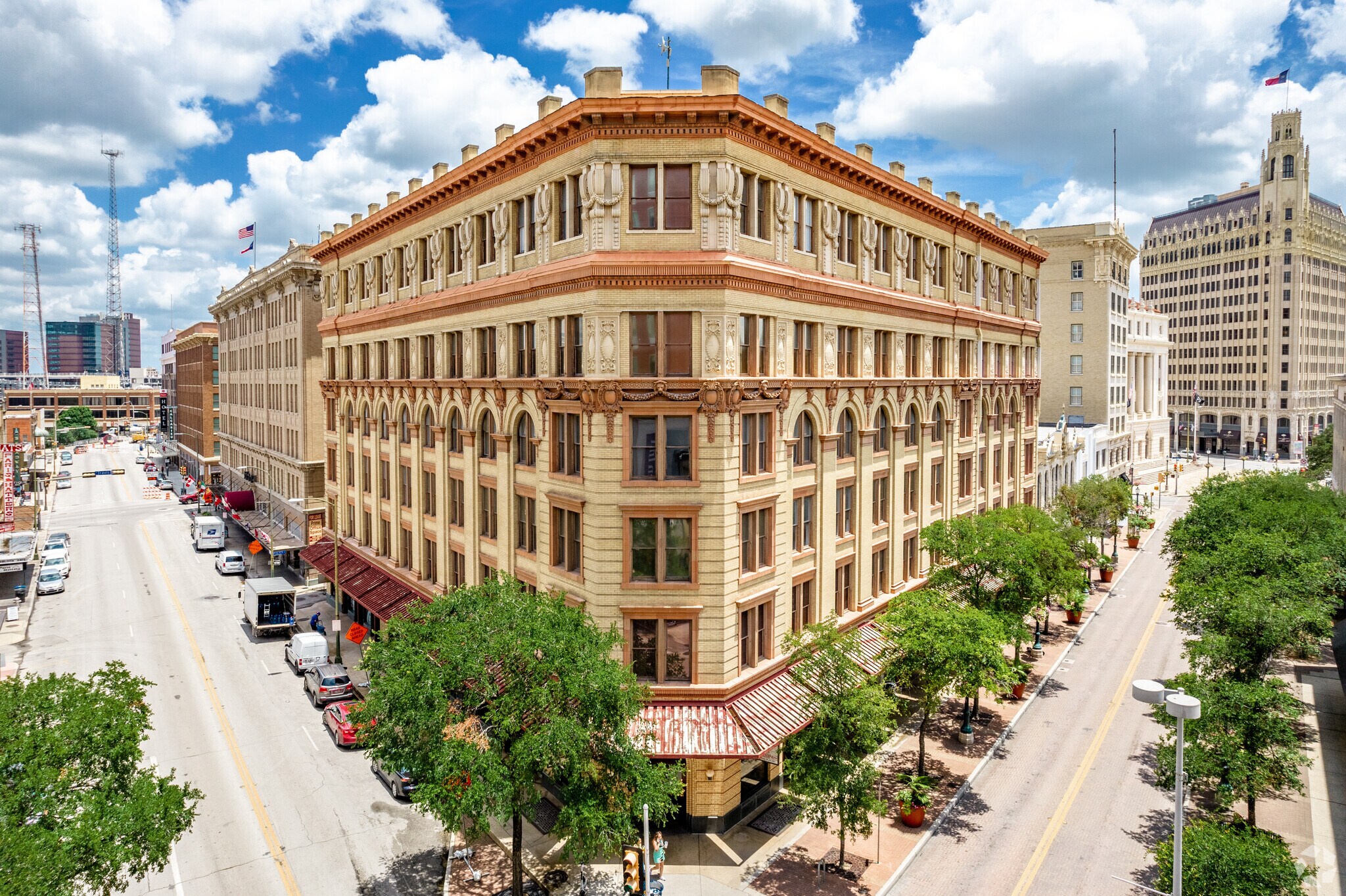 110 Broadway St, San Antonio, TX à louer Photo principale– Image 1 sur 3