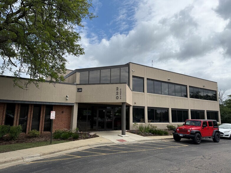 220 W Campus Dr, Arlington Heights, IL à louer - Photo de l’immeuble – Image 1 sur 12