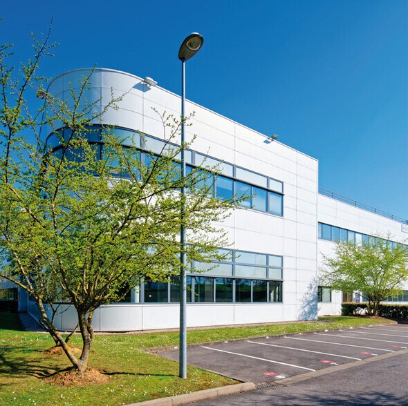 Bureau dans Cergy à louer - Photo de l’immeuble – Image 3 sur 12