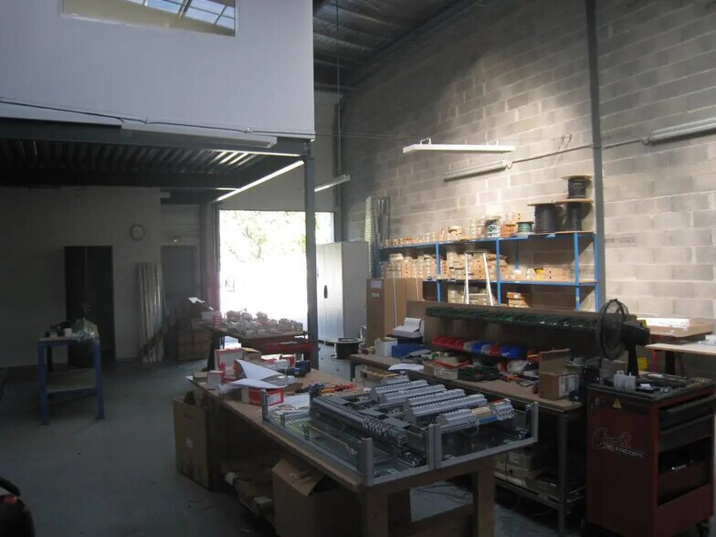 Industriel/Logistique dans Gémenos à louer - Photo de l’immeuble – Image 2 sur 5