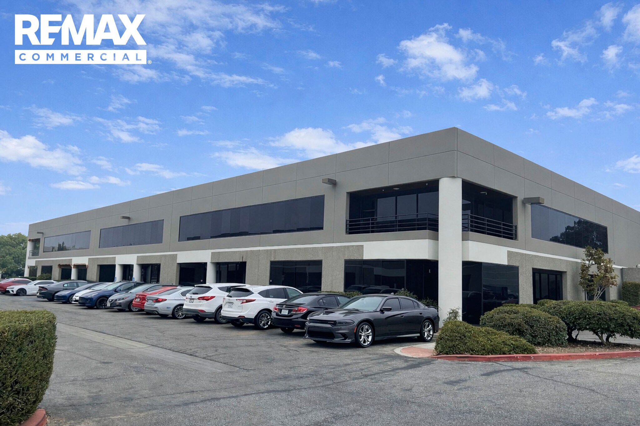 24927 Avenue Tibbitts, Valencia, CA à louer Photo principale– Image 1 sur 5