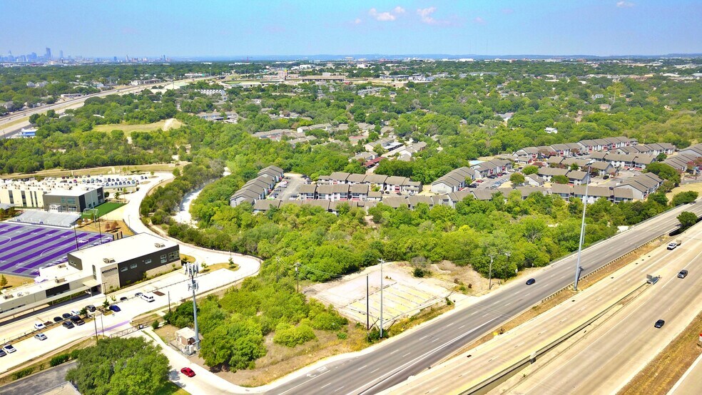 2215 E Anderson Ln, Austin, TX à vendre - Photo de l’immeuble – Image 3 sur 13