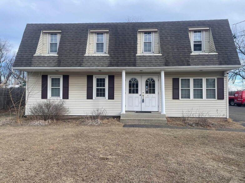 380 S Center St, Windsor Locks, CT à louer - Photo de l’immeuble – Image 2 sur 8