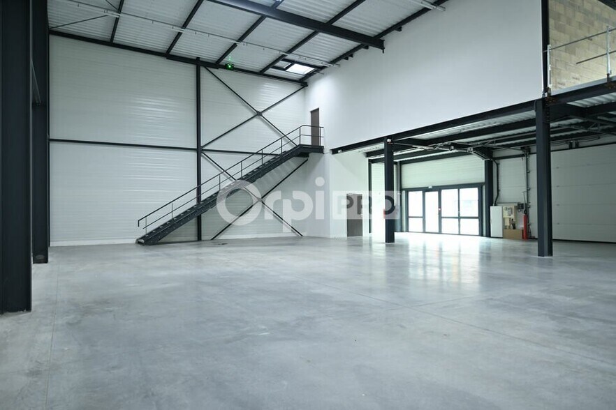 14 Rue De Bretagne, Saint-Quentin-Fallavier à louer - Photo de l’immeuble – Image 3 sur 10