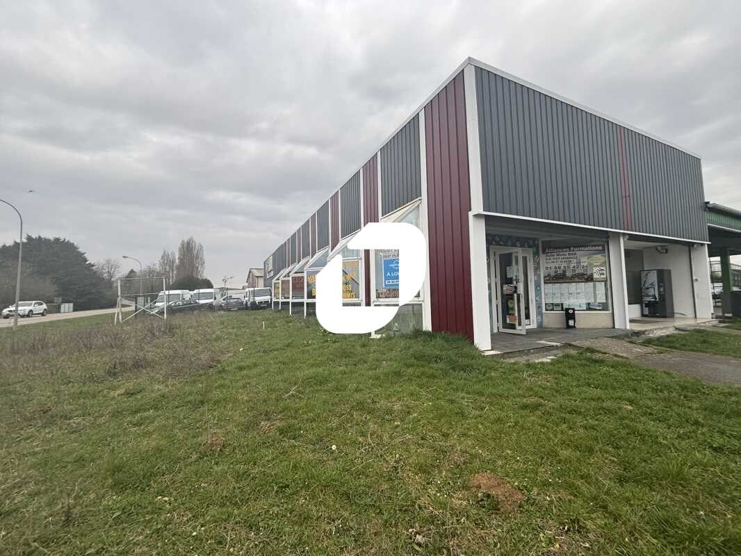 Local commercial dans Angerville à louer Photo de l’immeuble– Image 1 sur 10
