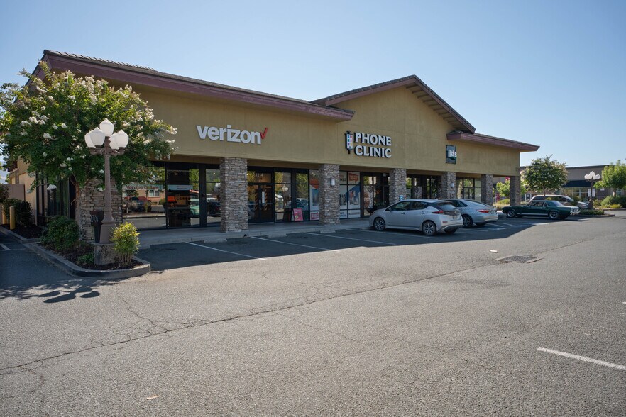 1212-1214 Airport Park Blvd, Ukiah, CA à louer - Photo de l’immeuble – Image 3 sur 6