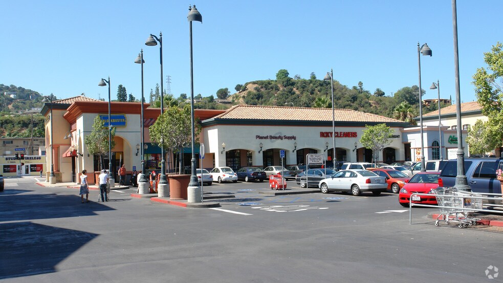 10911-10939 Ventura Blvd, Studio City, CA à louer - Photo de l’immeuble – Image 2 sur 4